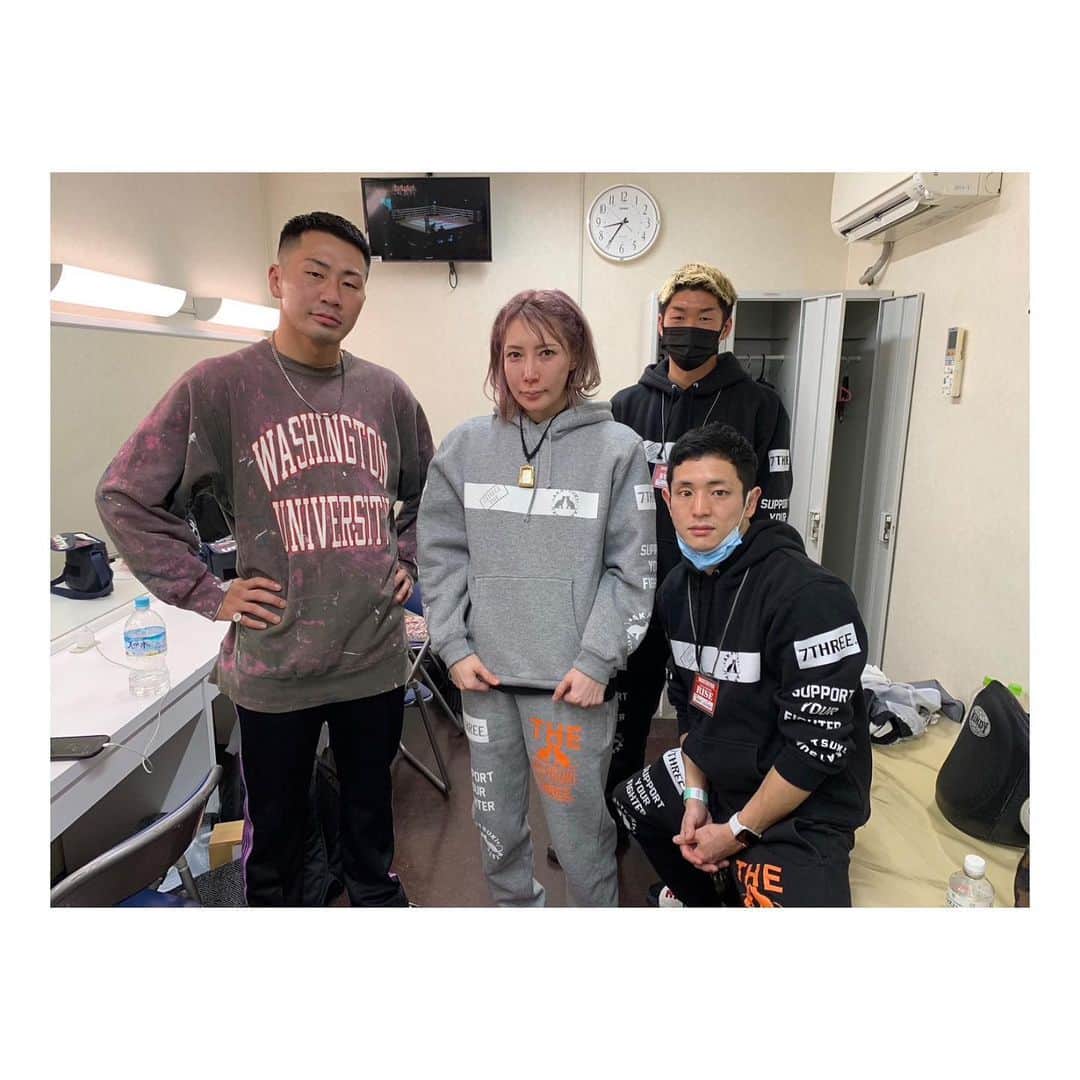 Melty輝さんのインスタグラム写真 - (Melty輝Instagram)「RISE173 Melty輝vs宮崎若菜  私のRISE3戦目。 3-0の判定負け。  前回も負けてしまったのに 今回試合を組んで下さった RISEの運営の皆様。  戦ってくれた若菜ちゃん。  本当にありがとうございました🙇‍♀️  良太郎さん。 セコンドに着いてくれた蘭丸、直哉くん ありがとうございました。  スポンサーの皆様。  そして私からチケットを買って下さって 会場まで観に来てくれた皆様。 AbemaTVで画面の向こう側から応援してくれた皆様。  本当にありがとうございました。  皆さんを裏切る様な結果になってしまって 本当に申し訳ございません。  勝たなきゃいけないのに勝てない自分が情けないです。  怪我は大丈夫ですが 自分の心が痛いです。  今はごめんなさいと 感謝の気持ちでいっぱいです。  諦めずにまた勝つまでやり続けるので どうか見ていて下さい。  自分がリングに上がれている事。 サポートして応援して下さってる方がいる事。 練習出来ている事。 全てのものに感謝して これからも前に進みます。  ありがとうございました。  @rise_2003official   #最強キャバ嬢だった人#Melty輝#キャバクラ#キャバ嬢#元キャバ嬢#経営者#ホワイトニングサロン#格闘技#キックボクシング#teamAKATSUKI#RISE173#後楽園ホール#判定負け#情けない#ごめんなさい#感謝#諦めない#応援ありがとうございました#宮崎若菜#結果が全て」11月19日 5時24分 - glayrinapan