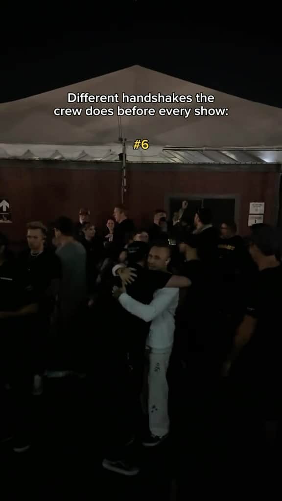 Shinedownのインスタグラム：「Shining a spotlight 💡on our incredible crew members!!!   We have an ARMY of people making the shows happen each night and their job is just as important as ours.   Did you know that we actually have individual rituals including unique handshakes with each crew member? This is how we show our love each night before hitting the stage! 🫶🤘  #ShinedownSpotlight #SpotlightSaturdays #ShinedownFamily #ShinedownCrew #RockMusic #PreShowRituals #KindnessMatters #HumanConnection #ASymptomOfBeingHuman」