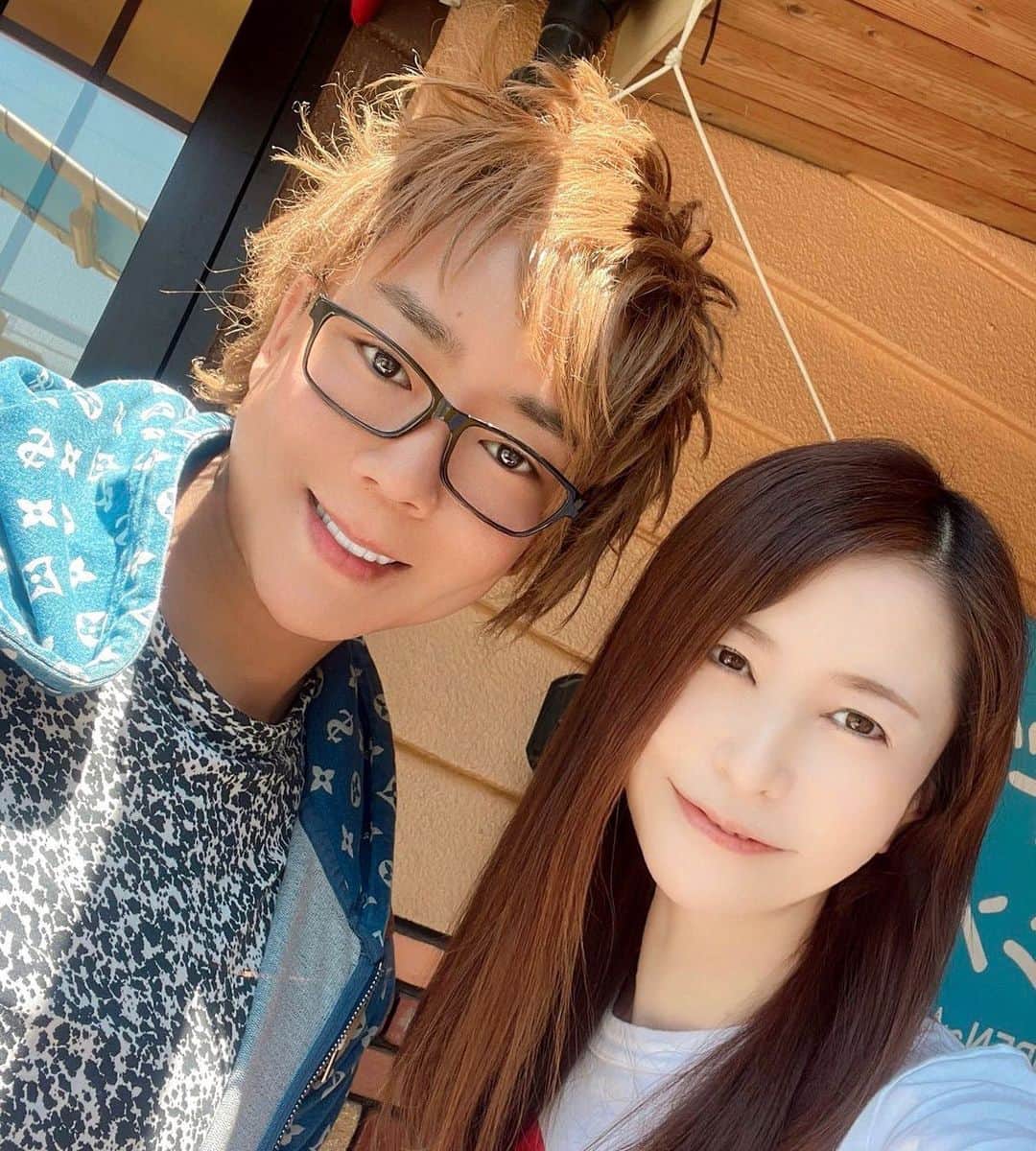 のインスタグラム：「このドンキーのカツラ２.3年使っててかなり傷んでるからもう一つ欲しいなー😢　誰か買ってください」