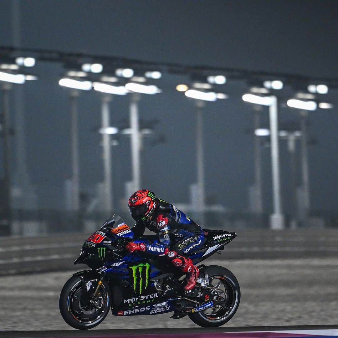 YamahaMotoGPさんのインスタグラム写真 - (YamahaMotoGPInstagram)「💬 @fabioquartararo20, Grand Prix of Qatar - Sprint Result - 8th:  "I’m really pleased! It’s a shame that I had a lot of spin at the start. The track was really dirty and because of that I had a bad launch from P14. But I think we can be really happy about our performance today, especially about the pace that we had in the Sprint. Hopefully we won’t have this problem at the start tomorrow so we can fight for better positions. That will be really important to have a great Race. I want to be optimistic: I think that we have podium pace, but it will depend on our first lap."  #MonsterYamaha | #MotoGP | #QatarGP」11月19日 5時40分 - yamahamotogp