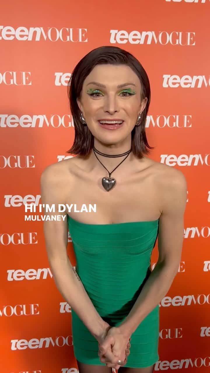 Teen Vogueのインスタグラム：「We are LIVE at #TeenVogueSummit with @dylanmulvaney 💕 Watch the livestream at the link in bio ✨」