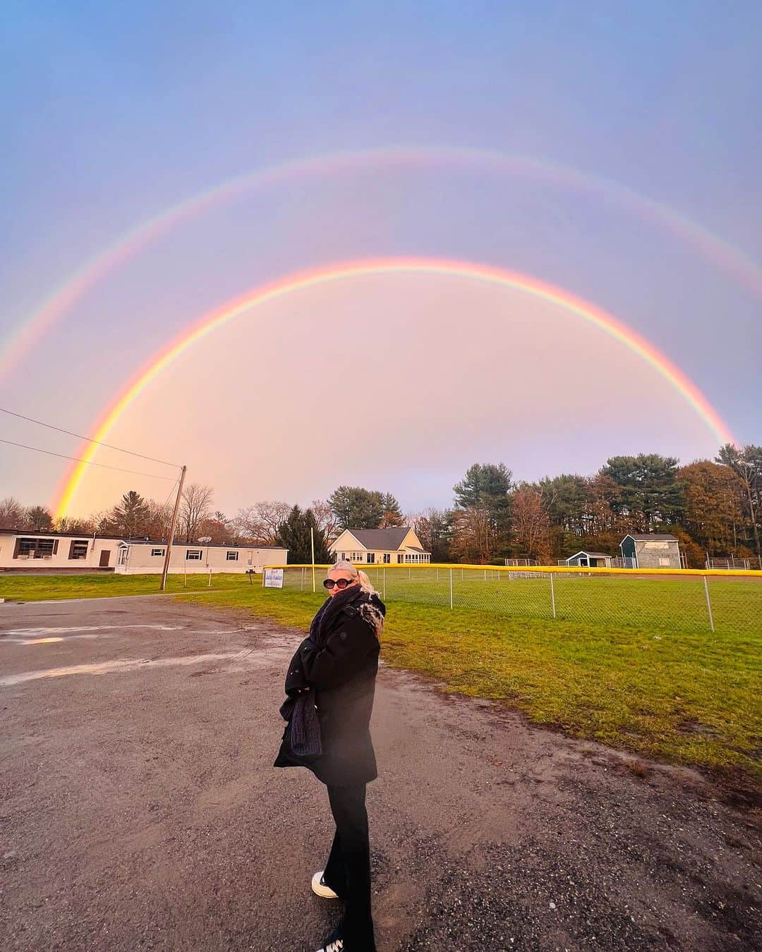 テイラー・モンセンのインスタグラム：「#rainbow 🌈」