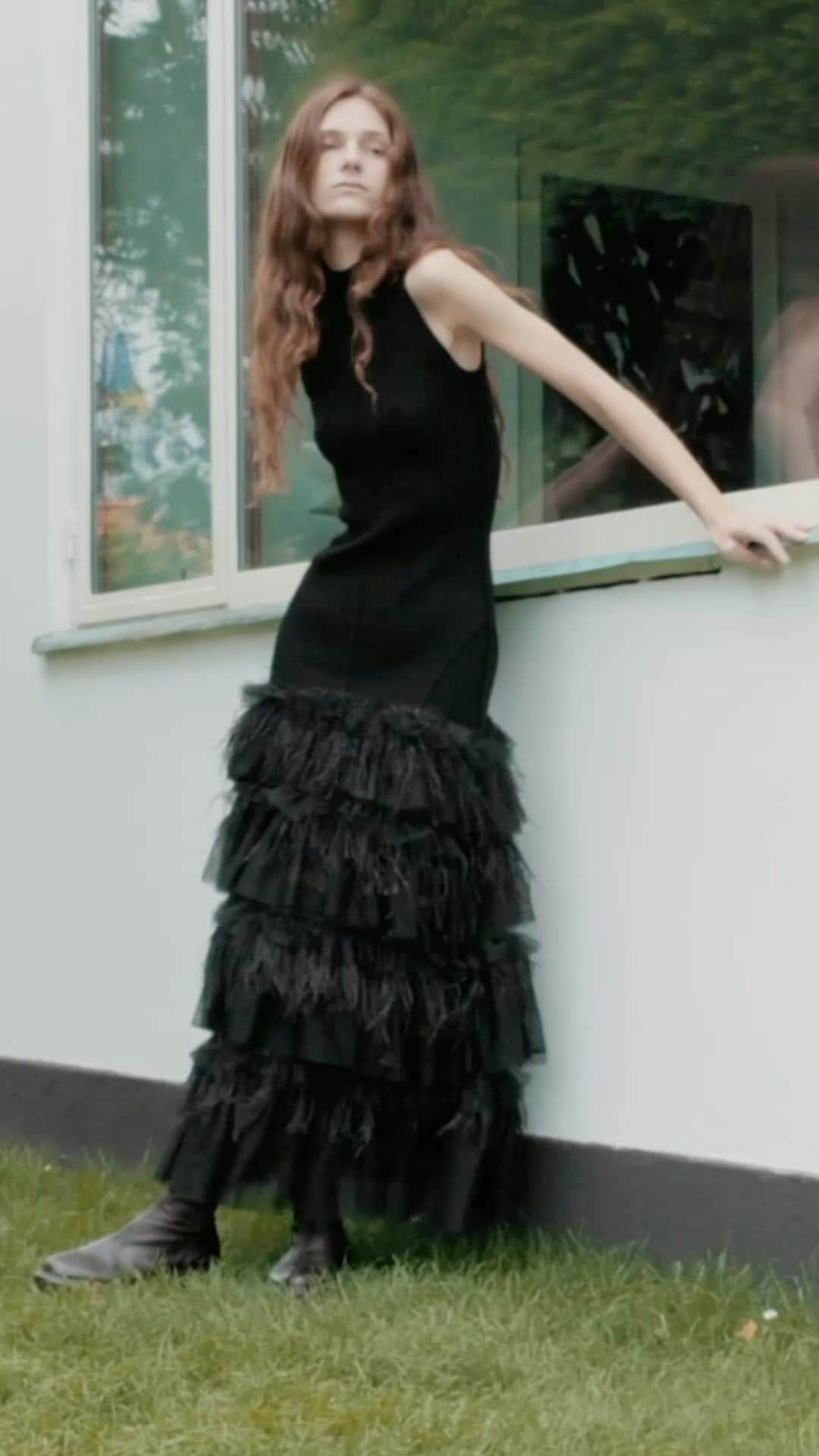 シー ニューヨークのインスタグラム：「The Misha Maxi Dress 🖤 #seanewyork」