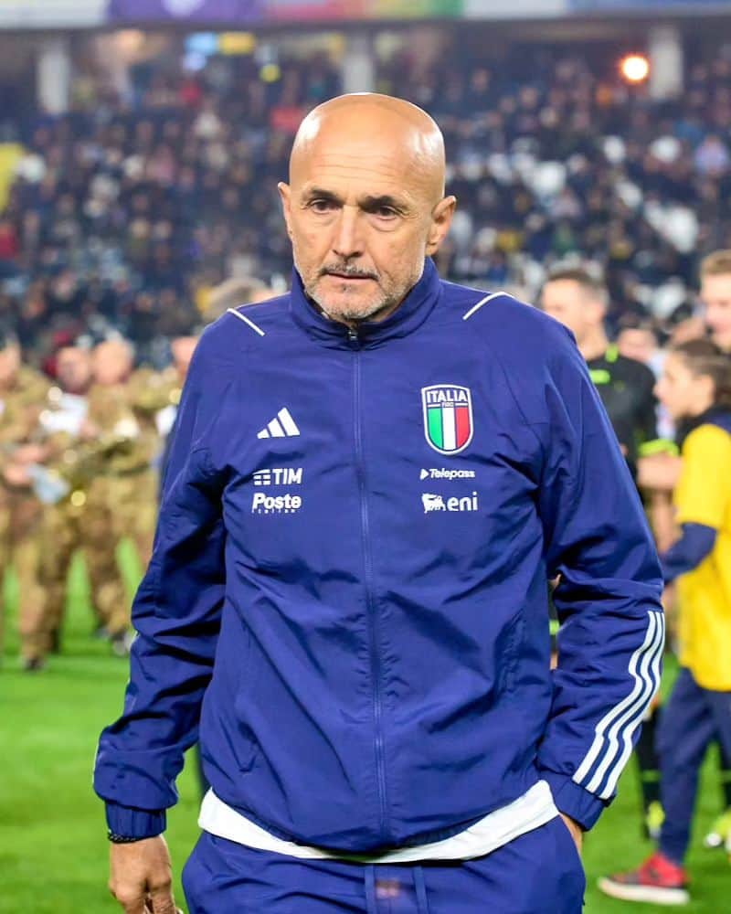 エンポリFCのインスタグラム：「📸🇮🇹 Il Ct della Nazionale Luciano Spalletti stasera al #CarloCastellani #ComputerGrossArena per Metti in campo il cuore per la Toscana, evento benefico a sostegno delle popolazioni della nostra regione Toscana colpite dal maltempo delle scorse settimane 💙」