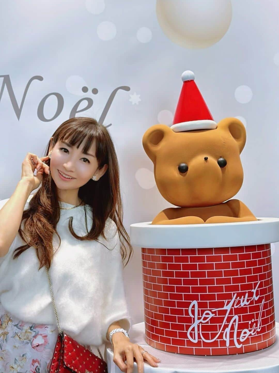 長谷川夕希子のインスタグラム：「LOUANGE TOKYO [ルワンジュ トーキョー］ Christmas Collection 2023 🎄🎂🌟 @louange_tokyo  @louangetokyo_lemusee   今年のテーマは "HAPPY SNOWMAN"⛄️💞  世界大会優勝パティシエ🏅が織りなす美しく美味しいケーキたち見てみてね❣️  #louange  #louangetokyo  #ルワンジュ東京  #銀座カフェ  #クリスマスケーキ2023  #christmascake2023  #クリスマススイーツ  #クリスマスコレクション  #アラフォーライフ #アラフィフライフ #美魔女 #大人女子の休日 #クリスマスコーデ」