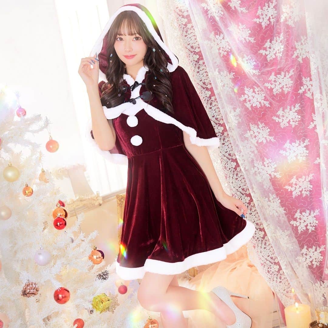 DazzyStoreさんのインスタグラム写真 - (DazzyStoreInstagram)「クリスマスが待ち遠しい⁉⁠ ⁠ 可愛いがあふれ出す⁠ ℂ𝕙𝕣𝕚𝕤𝕥𝕞𝕒𝕤 コーデ🎄🔔💖⁠ ⁠ #PyunA . さん着用 @⁠_000919_⁠ ･･････････････････････････････････⁠ 🏷ポンチョ&Aラインワンピースクリスマスコスチューム⁠ Price：¥4,378(tax in)⁠ Color：WINERED / BEIGE⁠ 商品No.🔍 : fm7d002⁠ ⁠ ふんわりＡラインスカートが可愛く⁠ 体型カバーできるサンタコスチューム🎅⁠ ワンピース、上質なポンチョ、⁠ サンタ帽orトナカイカチューシャの3点セット💓⁠ ･･････････････････････････････････⁠ 　⁠ プロフィールのURLから⁠ オンラインショップをチェックしてね👆⁠ ▽　▽　▽　▽⁠ @dazzy_official⁠ 　⁠ ⁠⁠\\モニターキャンペーン//⁠ ポンチョ&Aラインワンピースクリスマスコスチューム⁠ がもらえる⁠モニター企画を開催中♡⁠ ⁠ 詳しくは11月16日の投稿をチェック👆⁠ 　⁠ ⁠／⁠ ⁠ dazzyドレスの着用写真を　⁠ ⁠#dazzyme をつけて投稿すると⁠ dazzy公式HPで紹介されるかも･･･？🫧♩⁠ ＼⁠　　　⁠ 　⁠ ───────────────────⁠───────⁠ #dazzy #dazzystore #通販 #ドレス #キャバ⁠ #キャバ嬢ドレス #キャバ嬢 #水商売 #夜職⁠ #ニュークラブ #クラブ #ナイトワーク⁠ #カラコン #コスメ #GRACIANA ⁠ #モニターキャンペーン #モニター企画 ⁠ #懸賞 #キャバ嬢コーデ #キャバ嬢life⁠ #華奢 #セクシーコーデ #大人可愛い⁠ #クリスマスコーデ #サンタコスチューム⁠ #パーティーコーデ #サンタコス」11月19日 12時20分 - dazzy_official