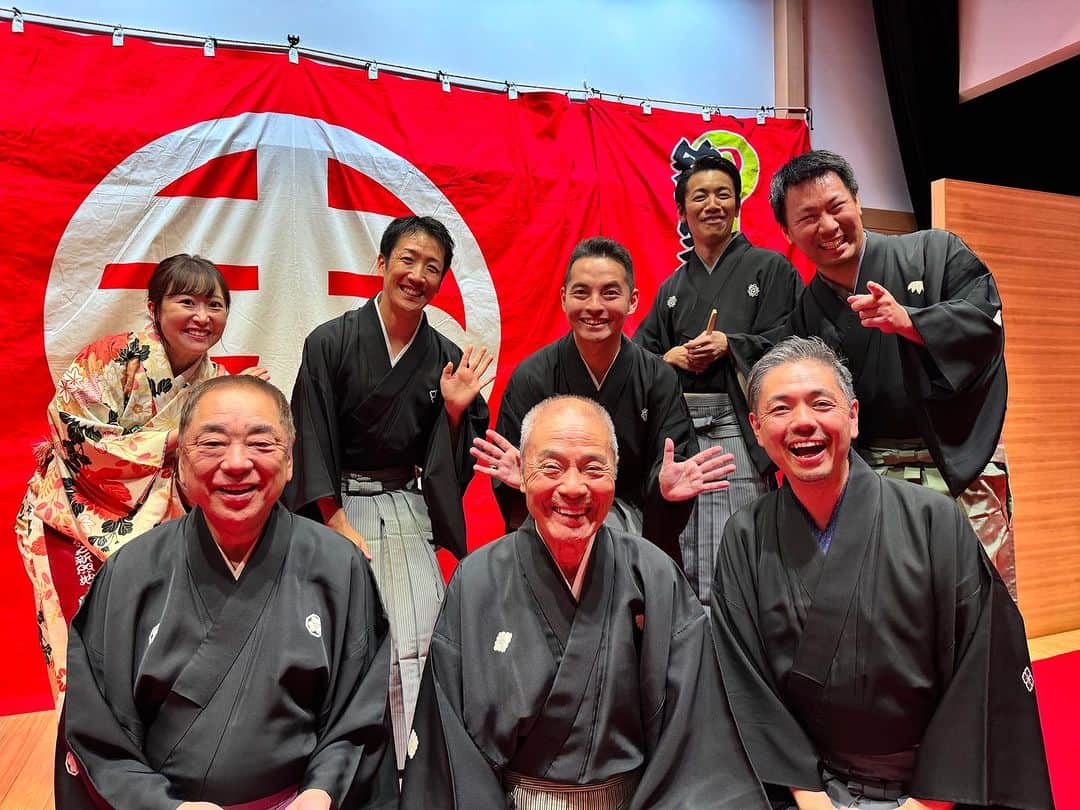 三遊亭とむのインスタグラム：「喜楽館２日目！ 真打昇進披露興行！楽しかった！ ご来場頂きましてありがとうございました。 今日は同じく喜楽館にてツメオリライブラリー！ お待ちしております。 ゲストは師匠好楽と #キムランヒ さんです。 ヤングタウン漫才！準々決勝前夜です。」