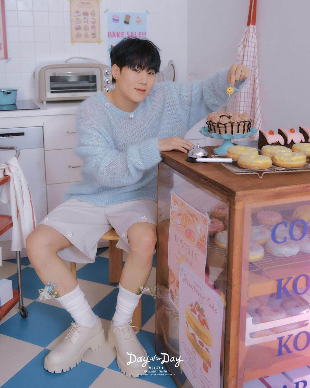 Monsta Xのインスタグラム：「📸 2024 MONSTA X SEASON'S GREETINGS 𝑫𝒂𝒚 𝒂𝒇𝒕𝒆𝒓 𝑫𝒂𝒚 ☀🌟  CONCEPT PHOTO  #주헌 #JOOHONEY  🗓 예약 판매 오픈 231120 4PM - (KST)  #몬스타엑스 #MONSTA_X #MONSTAX #2024시즌그리팅 #DayafterDay」