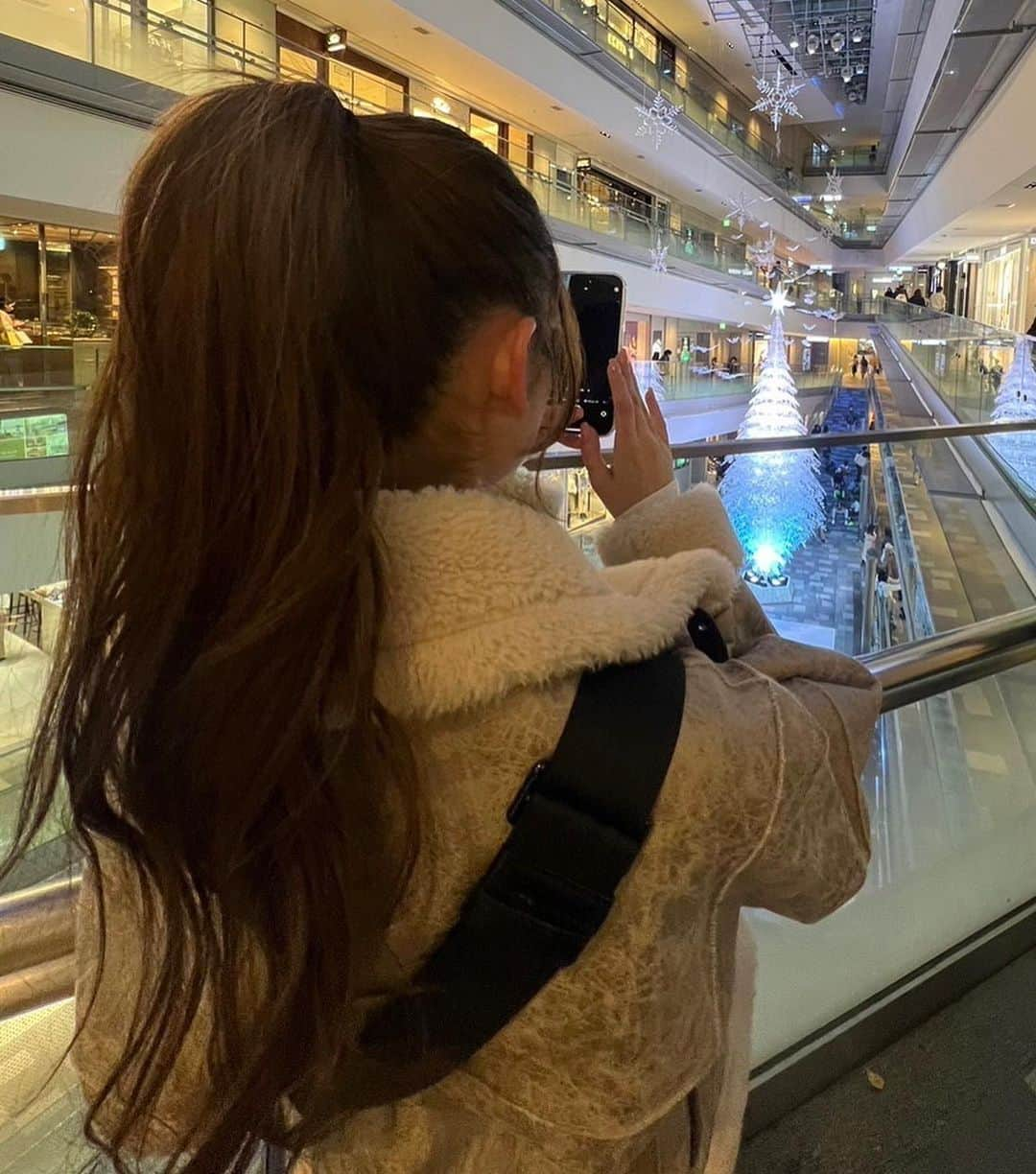 冨永真姫さんのインスタグラム写真 - (冨永真姫Instagram)「OMOTESANDO HILLS CHRISTMAS ILLUMINATION 2023🌲🌟  イルミネーションおすすめはどこかな？  #シブサン #shibu3project #グリーンクラス #アイドル #今日好き #カンヌン編 #冨永真姫  #表参道ヒルズ #イルミネーション  #イルミネーション2023  #クリスマスツリー #christmas  #winter  #illumination  #jk #fjk #jkブランド #jkの素敵な思い出  ##fyp」11月19日 12時21分 - t_maki1003