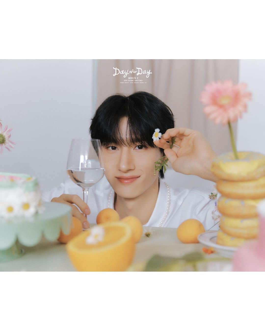 Monsta Xさんのインスタグラム写真 - (Monsta XInstagram)「📸 2024 MONSTA X SEASON'S GREETINGS 𝑫𝒂𝒚 𝒂𝒇𝒕𝒆𝒓 𝑫𝒂𝒚 ☀🌟  CONCEPT PHOTO  #IM #아이엠  🗓 예약 판매 오픈 231120 4PM - (KST)  #몬스타엑스 #MONSTA_X #MONSTAX #2024시즌그리팅 #DayafterDay」11月19日 12時25分 - official_monsta_x