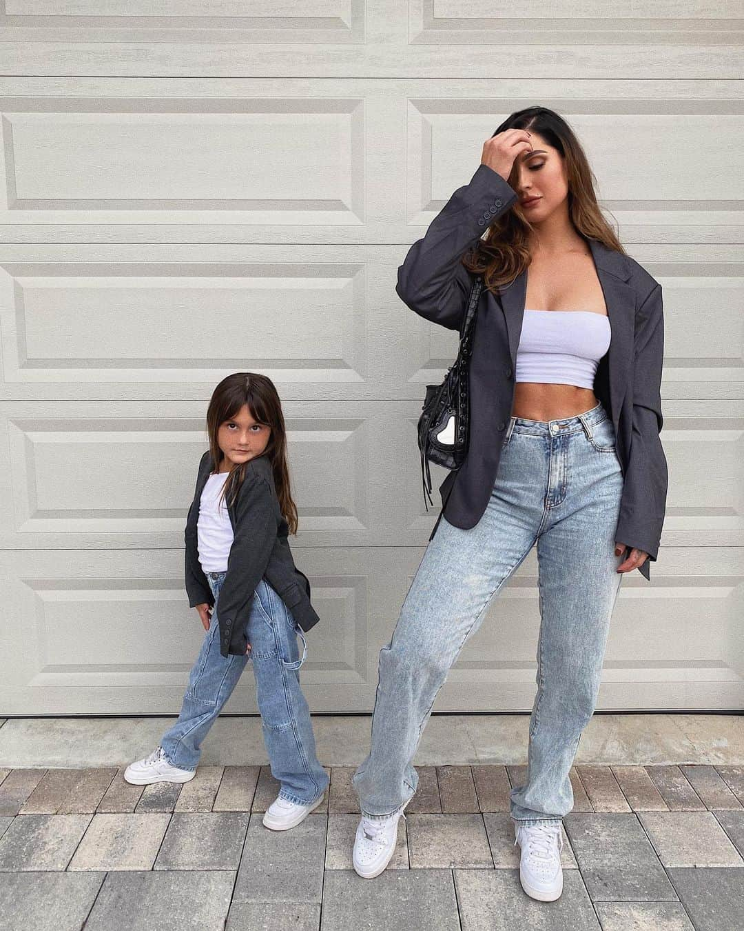 ホープ・ハワードのインスタグラム：「Blazer season might just be my favorite season.💗 blazers & jeans  @NovaKids by @FashionNova」