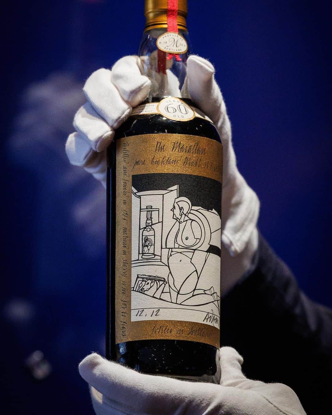 サザビーズさんのインスタグラム写真 - (サザビーズInstagram)「An auction record for a bottle of whisky was set at #SothebysLondon today when the Macallan 1926 (featuring the Valerio Adami label) sold for GBP 2.1m / USD 2.7m—almost three times the low estimate, and eclipsing the previous record of GBP 1.5m / USD 1.9m achieved by Sotheby’s in 2019, for the Fine & Rare version.   “This new record result for The Macallan Adami feels all the more emotional for me, having worked directly with the consignor and distillery to recondition, nose and authenticate this bottle, then finish this journey on the rostrum fielding bids in the room and on the phone. Bringing down the hammer for a new whisky world record is a feeling I’ll never forget.” @wanderingwhisky, Sotheby’s Global Head of Whisky   Today’s sale was part of Sotheby’s London’s ‘Weekend of Whisky’, a two-day event which also established an auction record for a collection of Japanese whisky. Yesterday, ‘KODAWARI | The Greatest Japanese Whisky Collection’ realized GBP 1.8m / USD 2.2m, headlined by a bottle of Karuizawa 1960, a 52 Year Old whisky from Cask 5627, taking the top spot. The sale was predominantly made up of single cask releases from the closed Karuizawa distillery, many of which rarely come to auction.   #SothebysSpirits #Macallan」11月19日 6時59分 - sothebys