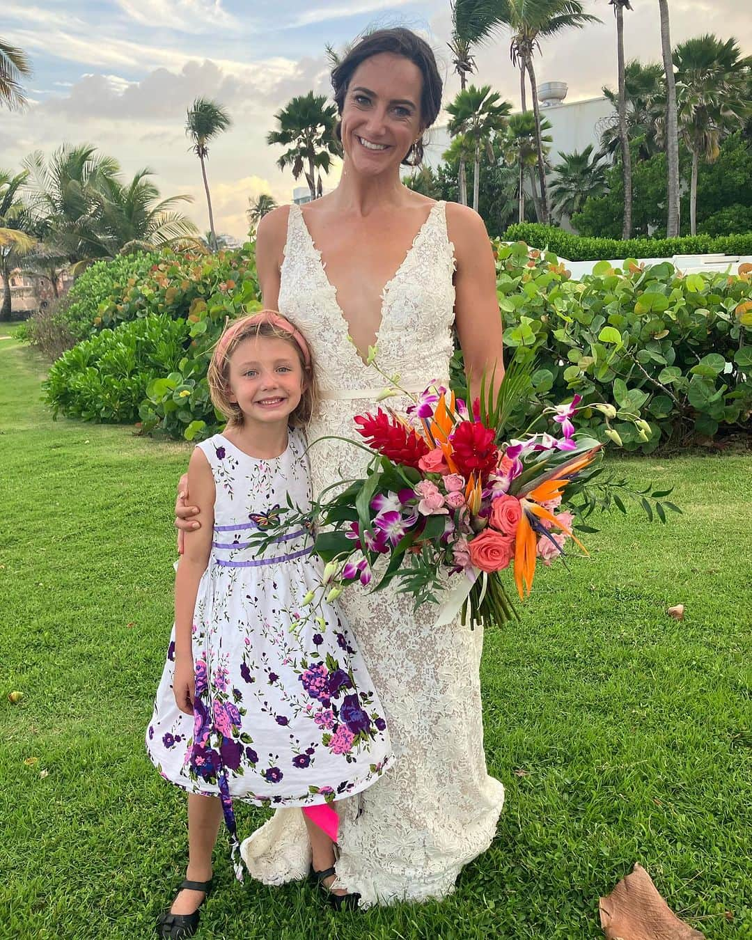 トニー・アゼベドさんのインスタグラム写真 - (トニー・アゼベドInstagram)「Congrats Maggie and Bobby! Two of our favorite people in the world! What an amazing wedding, group, family and Puerto Rico 🥰」11月19日 7時04分 - tonyazevedo8