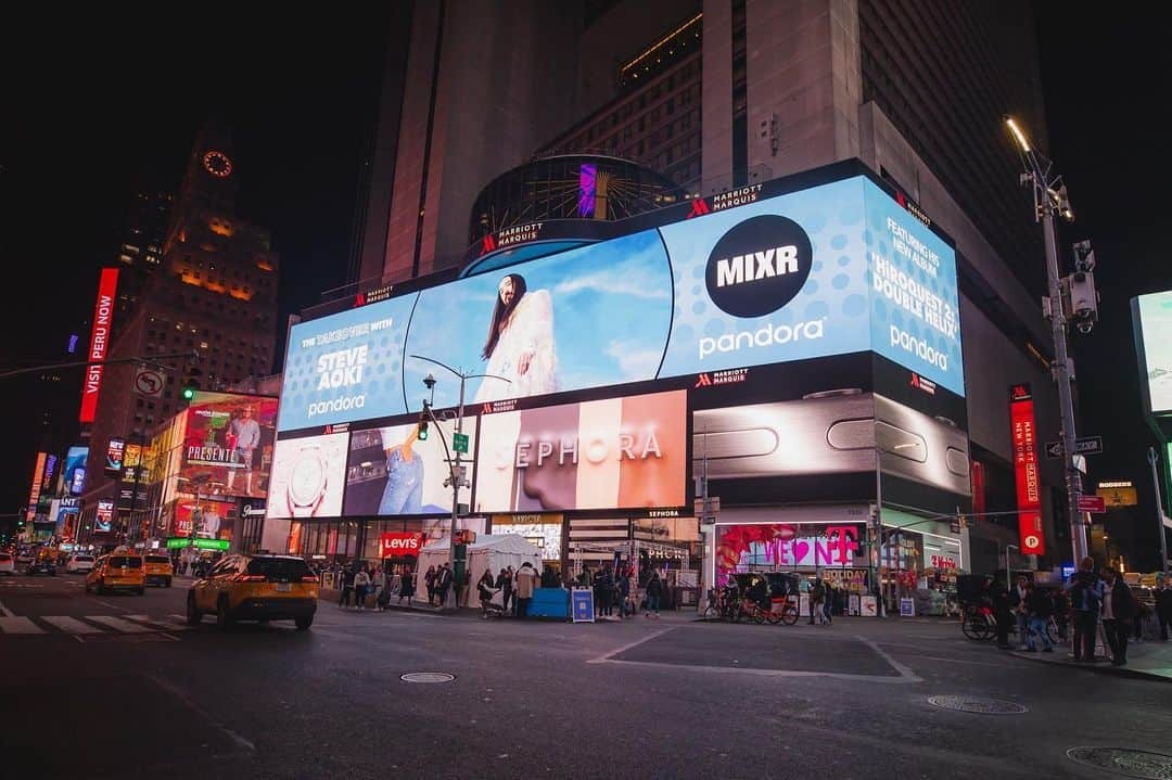 スティーヴ・アオキさんのインスタグラム写真 - (スティーヴ・アオキInstagram)「Did a takeover on MIXR for @pandora!! Go check it out I played so many of my favorite tracks and a bunch of music from my new album, perfect for the weekend 🔥🔥 #PandoraMusic」11月19日 7時06分 - steveaoki