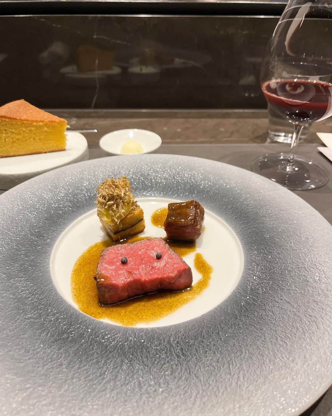 佐藤衣里子さんのインスタグラム写真 - (佐藤衣里子Instagram)「@cirpas.tokyo さんに行ってきたよー❣️ 白金台にあるフレンチレストラン🇫🇷🍽️  シェフがyoutubeで人気でオープン前から 話題になってたお店✨  今回は久しぶりにお伺いしてきました♡  全てに手が込んでいて見た目も鮮やかで楽しい 食事でした🍽️❤️また行きたい😫全て美味しすぎた‼️  #cirpas#白金台#フレンチ」11月19日 7時18分 - eriko0625