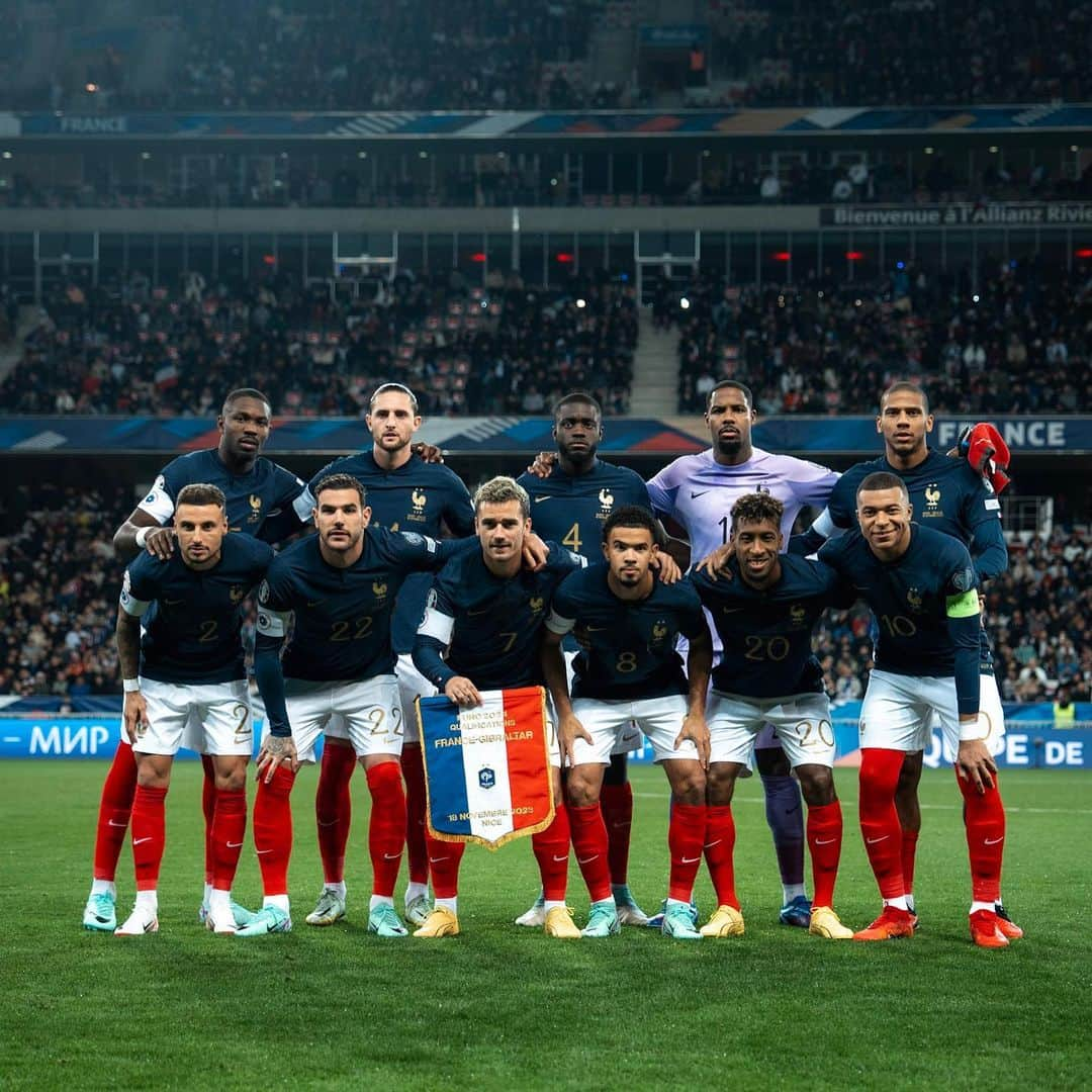 キリアン・エムバペさんのインスタグラム写真 - (キリアン・エムバペInstagram)「Une soirée mémorable. 🙏🏽🇫🇷 @equipedefrance」11月19日 7時38分 - k.mbappe