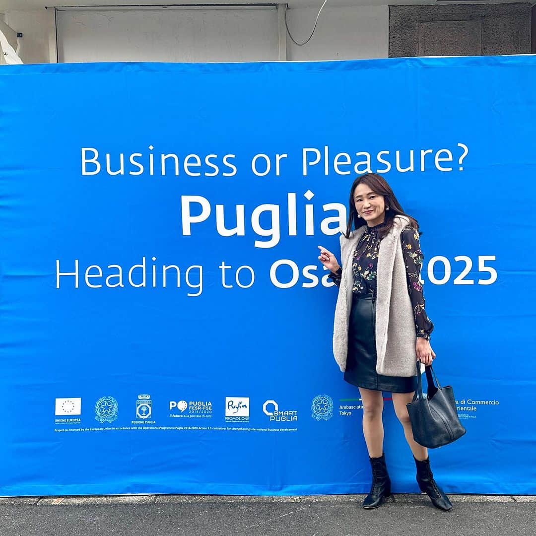 胃腸良子のインスタグラム：「#pugia #love  昨日は東長崎のイタリアレストラン🇮🇹カドタさんで開催されたプーリア地方のイベントに参加してきました！  イタリアプーリア地方の料理を楽しみ、 オレキエッテというパスタ作りも体験できるイベント。 お料理についてはまた次にポストしますね。  今年の夏にプーリア旅行をしてからすっかり魅了されてしまった！  プーリア州はイタリア国土のかかと部分にあたる イタリア南部に位置する州です。 白壁の街並みが広がる丘上都市で、 何世紀もの歴史を刻む農地、 数百キロにもおよぶ地中海の海岸線が有名ですね。 アルベロベッロの町やイトリア渓谷には、 円錐型の屋根が特徴的な石造りの小さな住居「トゥルッリ」が 立ち並びます。 世界にはこんな美しい街があるの⁈ 本当に素晴らしいところです。  また絶対行きたいイタリアプーリア🇮🇹 プーリアの自然と海とお料理とプーリアの方々の愛が 私の人生で、新たな扉を開いてくれました。 心から感謝しています❣️  @cadota_tokyo #cadota  #weareinpuglia  @weareinpuglia   #sanmarzanowine @sanmarzanowine   @iammirkofebbrile  #iammirkofebbrile」