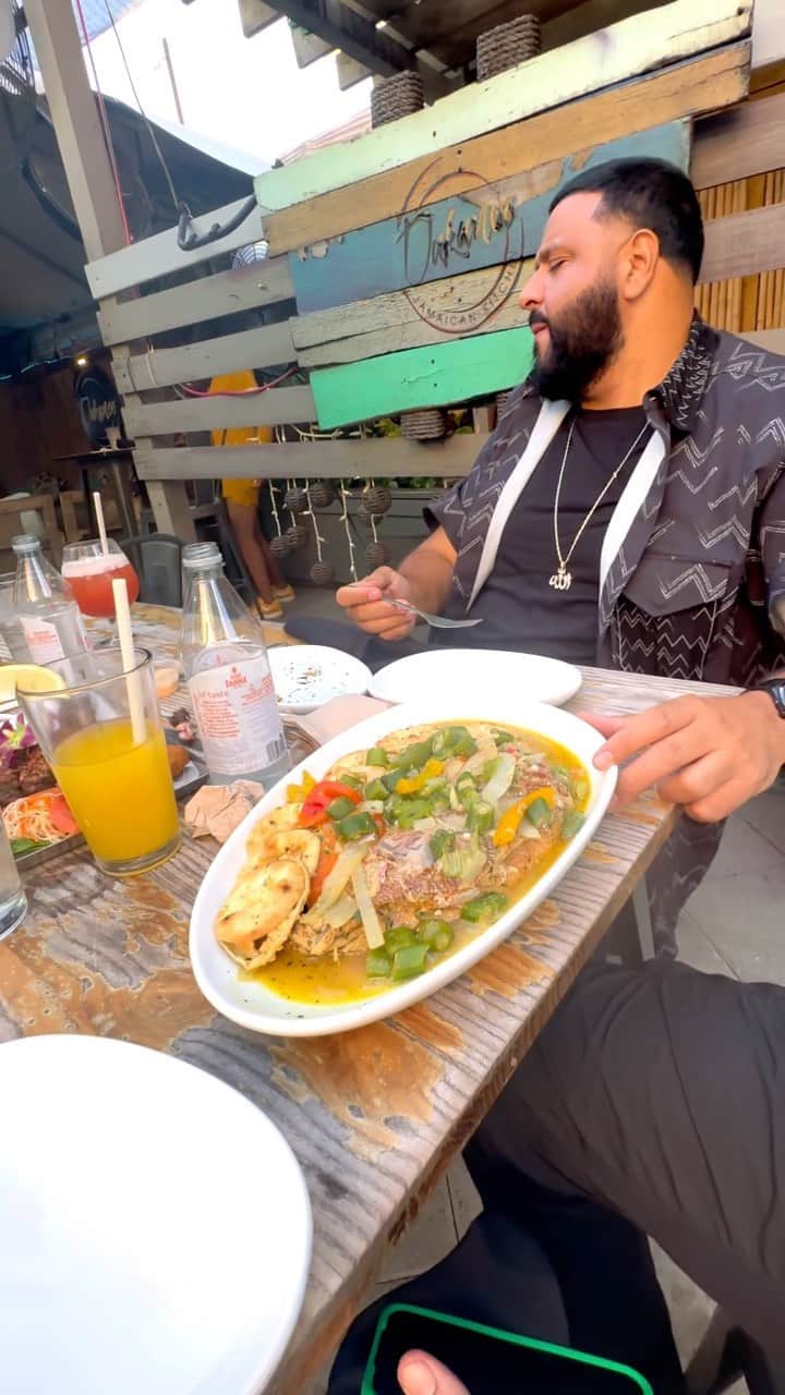 のインスタグラム：「Food was amazing thank you @DukunooWynwood  The love is felt ,LOVE IS THE ONLY WAY !」