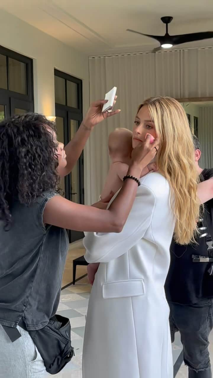 ケイト・ボックのインスタグラム：「Behind The Scenes @hamptonsmag」