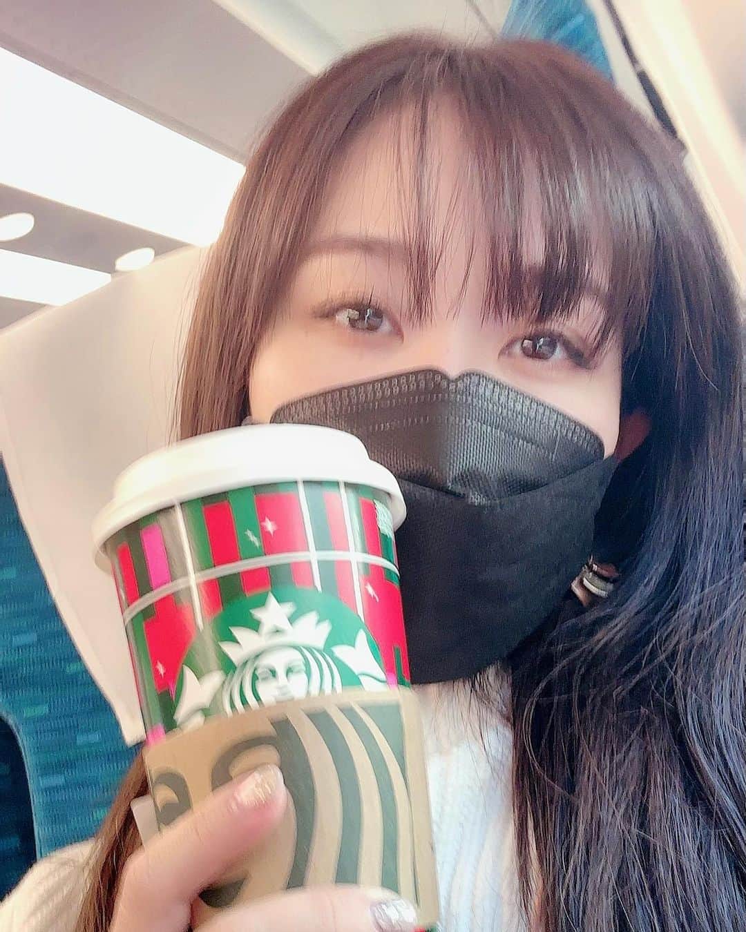 森恵のインスタグラム：「ちょっとそこまで移動中。 何回撮ってもずっとカメラブレるー 今日はそういう日ということで。 行ってきます」