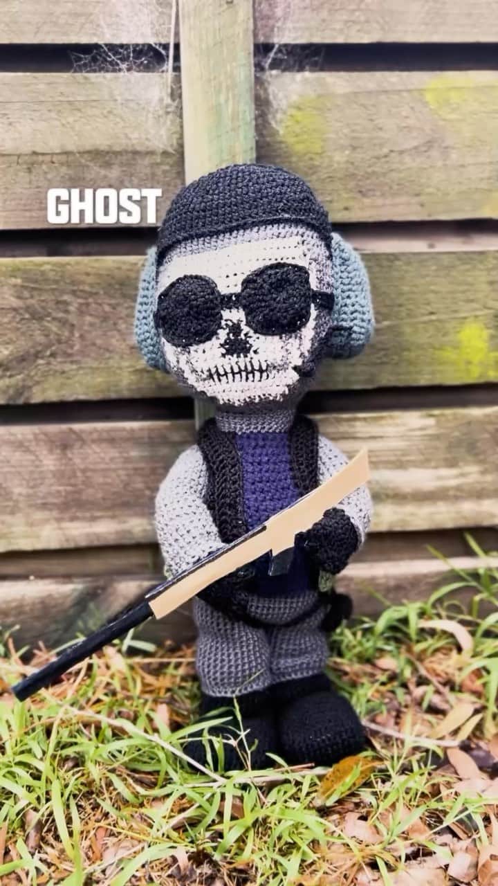Phil Fergusonのインスタグラム：「I am super honoured to have been asked to create work for the Call of Duty series! If you didn’t know I’m a big video game fan, so given the opportunity to not only make not one or two but six different crochet characters for them was super amazing. Thanks again to Call of Duty for asking me to be a part of this series! #CODpartner」