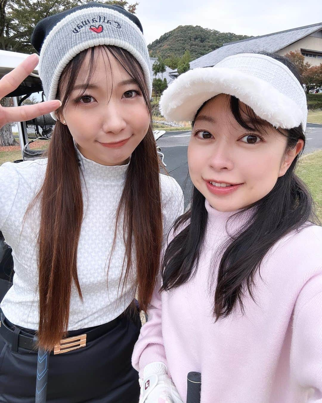 江原詩織のインスタグラム：「この間の軽井沢ではやっとこさっとこ @maimai_fleur とラウンド⛳️✨  小さくて華奢なのにショットが力強くて攻め攻めのゴルフとのギャップがすごくて終始きゅんきゅん🫶  あと、まいまいとは身長差は完璧過ぎでした🥺💓  しおり▶︎167cm まいまい▶︎152cm  #軽井沢 #軽井沢ゴルフ #緑野カントリークラブ　 #軽井沢高原ゴルフ倶楽部  #ゴルフウェア #ゴルフコーデ #ゴルフ初心者 #ゴルフ部 #ゴルフ上手くなりたい #ゴルフ好きとつながりたい #golfswing #女子ゴルフ #ゴルフ女子 #ゴルフ男子 #ゴルファー #golfrange #golflife #golfer #golf #골프 #กอล์ฟ #高尔夫球 #golfstagram #instagolf」