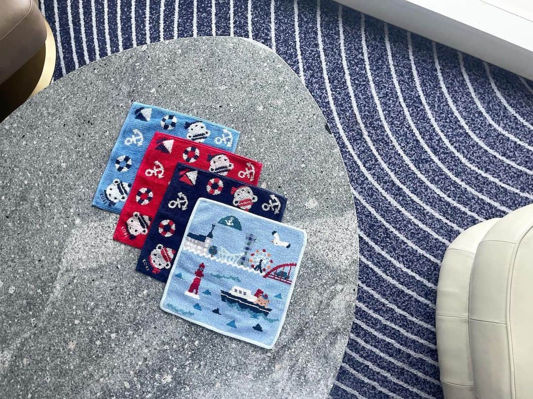田中響子のインスタグラム：「🚢⚓️🛟  本店とさんちか限定のハンカチ。 可愛すぎてしばらく使えなかったけど ようやく使い始めました🤍  さわこさんピナちゃんとの 神戸旅行の思い出のお品🐻‍❄️💕  @familiar_official @familiar_archive」
