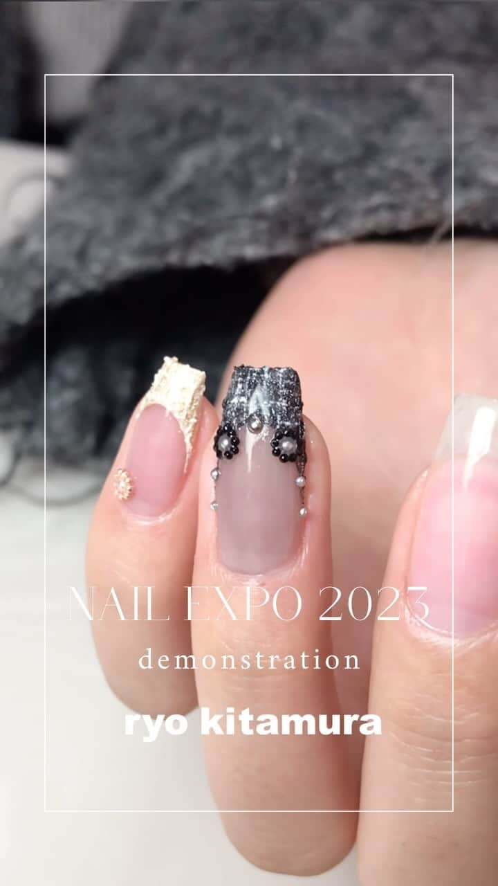 ryo kitamuraのインスタグラム：「“NAIL EXPO 2023”  冬のネイルイベントついに始まりますね🪩 今日までにたくさん準備してきた色んなメーカー様、先生ネイリストの皆様でご来場いただく皆様をお待ちしております☺️  メーカー様や先生ネイリストの皆様は今日まで準備に大変だったと思いますし、来てくれる皆様は一日中立ちっぱで人混みで大変だと思いますのでお気をつけてお越しください🦁  とりあえず楽しみましょう🤍  #nailexpo2023」