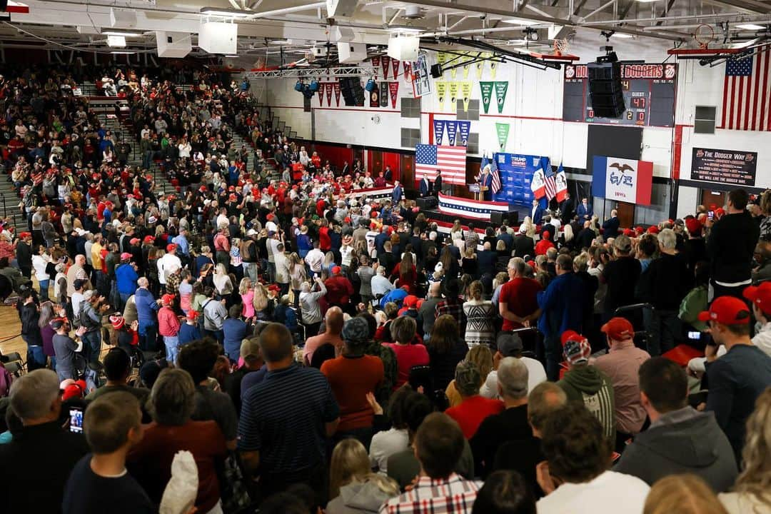 ドナルド・トランプさんのインスタグラム写真 - (ドナルド・トランプInstagram)「We are just 58 DAYS AWAY from Iowa’s First in the Nation Caucuses. On Monday, January 15th, we are going to WIN the Iowa Caucuses, we are going to crush Crooked Joe Biden next November, and we are going to MAKE AMERICA GREAT AGAIN!!!」11月19日 7時56分 - realdonaldtrump