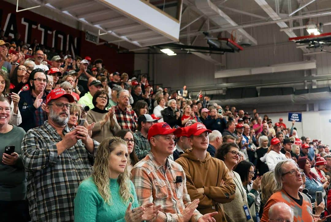 ドナルド・トランプさんのインスタグラム写真 - (ドナルド・トランプInstagram)「We are just 58 DAYS AWAY from Iowa’s First in the Nation Caucuses. On Monday, January 15th, we are going to WIN the Iowa Caucuses, we are going to crush Crooked Joe Biden next November, and we are going to MAKE AMERICA GREAT AGAIN!!!」11月19日 7時56分 - realdonaldtrump