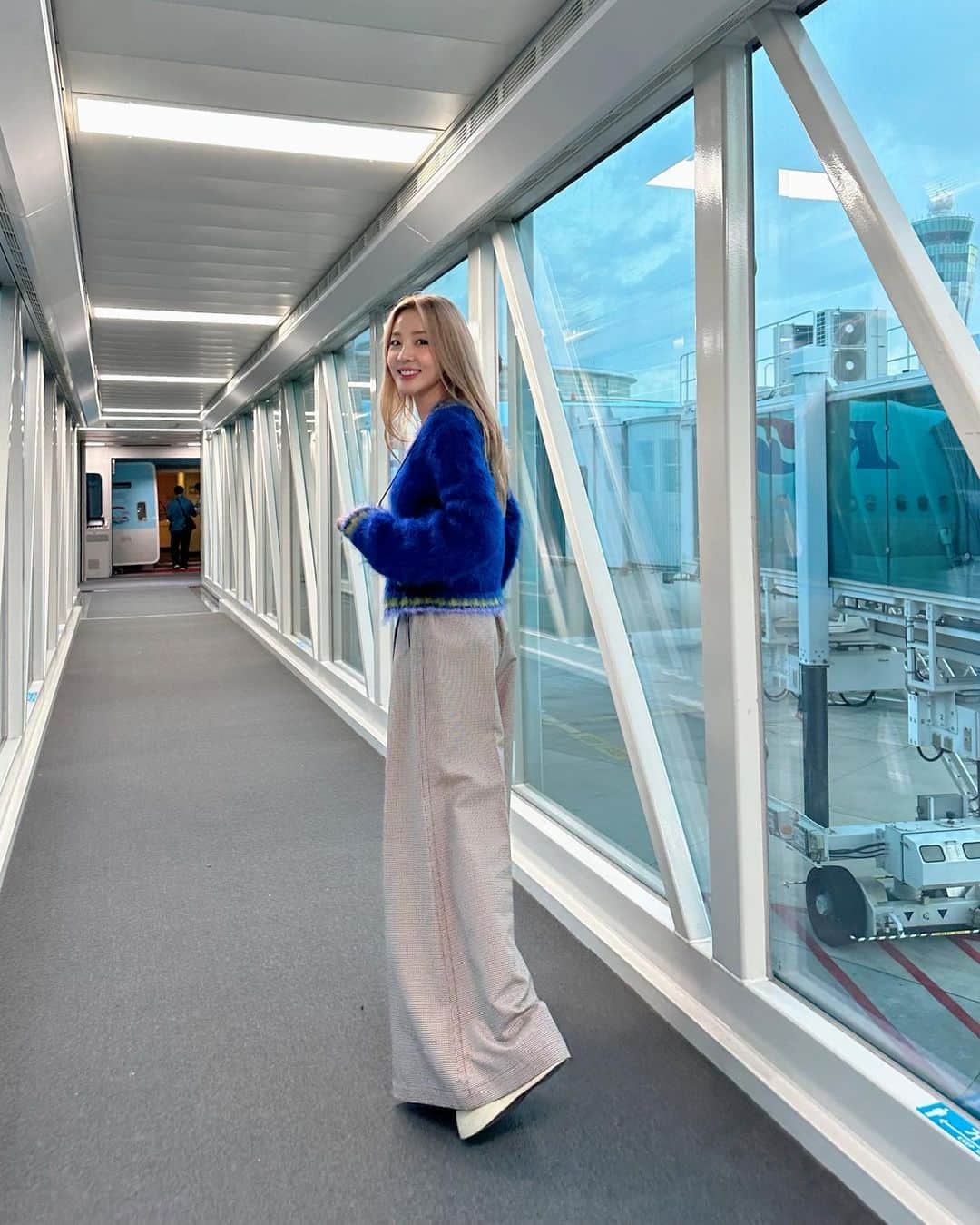 ダラ のインスタグラム：「✈️」