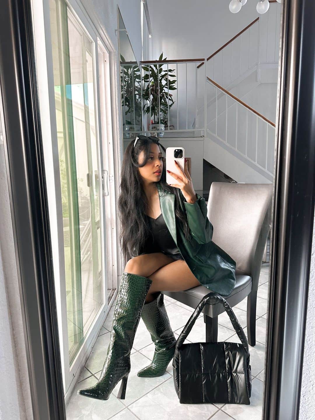 FOREVER 21のインスタグラム：「Best dressed at the holiday party with @pattiyaa 💫⁣ ⁣ Shop our holiday collection online now + at your nearest Forever 21 store!」