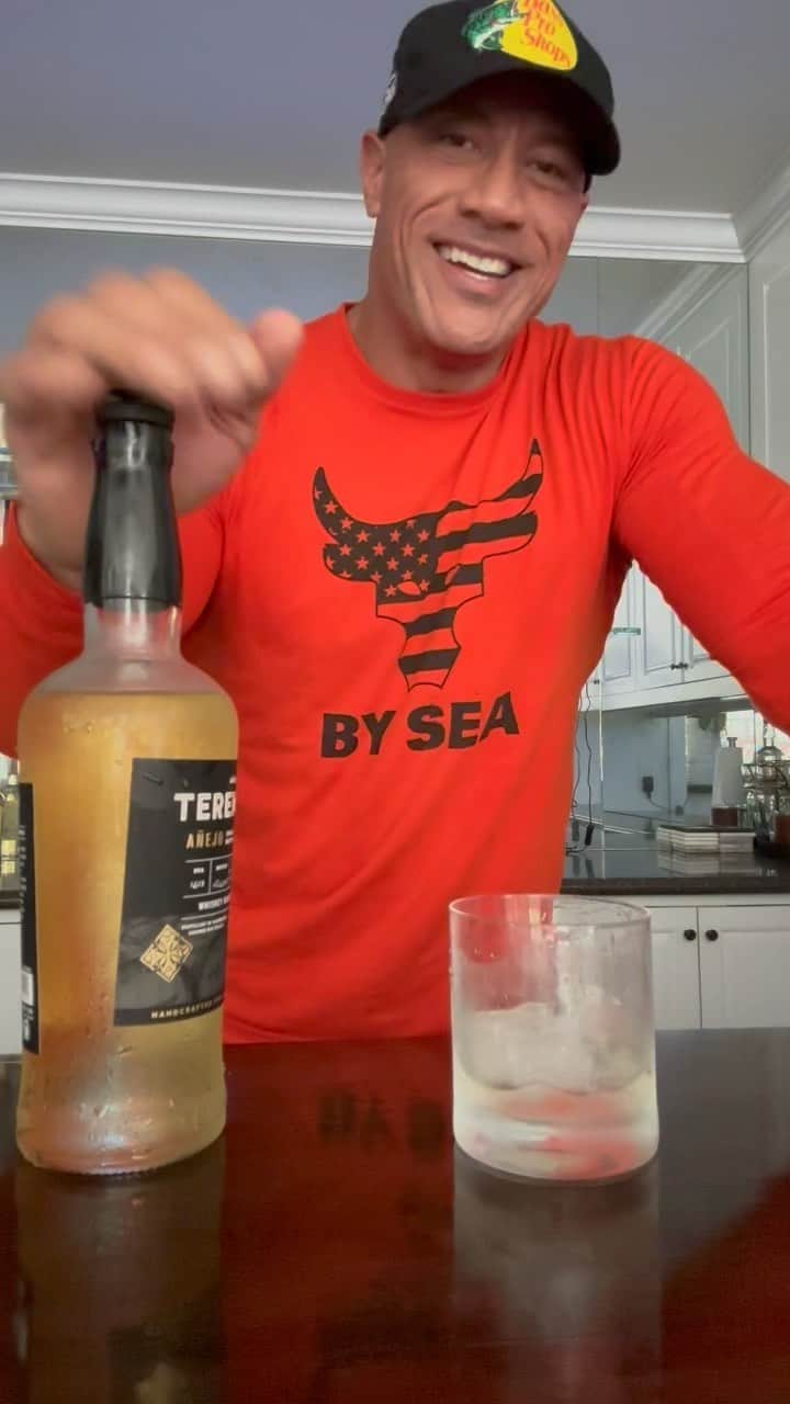 ドウェイン・ジョンソンのインスタグラム：「I apologize in advance to @thechrisjanson & @officialhankjr for singing in keys that sure as hell don’t exist, but I sing from the heart + I got tequila so that always helps 😂🥃   I got the craziest stories out of Nashville when I was a broke 15yr old kid, hanging out on Music Row looking for a job and drinking (diet coke:) in those honky tonk dive bars- with this wild hair of an idea that I was gonna be a country music star.   There’s a lot of you out there fighting for your dreams, so keep fighting. Sometimes the things we think we want most in life, are the best things that never happen. Then you find yourself on different roads, fighting for different dreams and knocking on different doors — that eventually open.   God Bless Nashville & and God Bless that woman working at @tootsies_orchid_lounge that fateful night 😅🖤🥃   #johnsonandjanson #bocephus #bluesman」