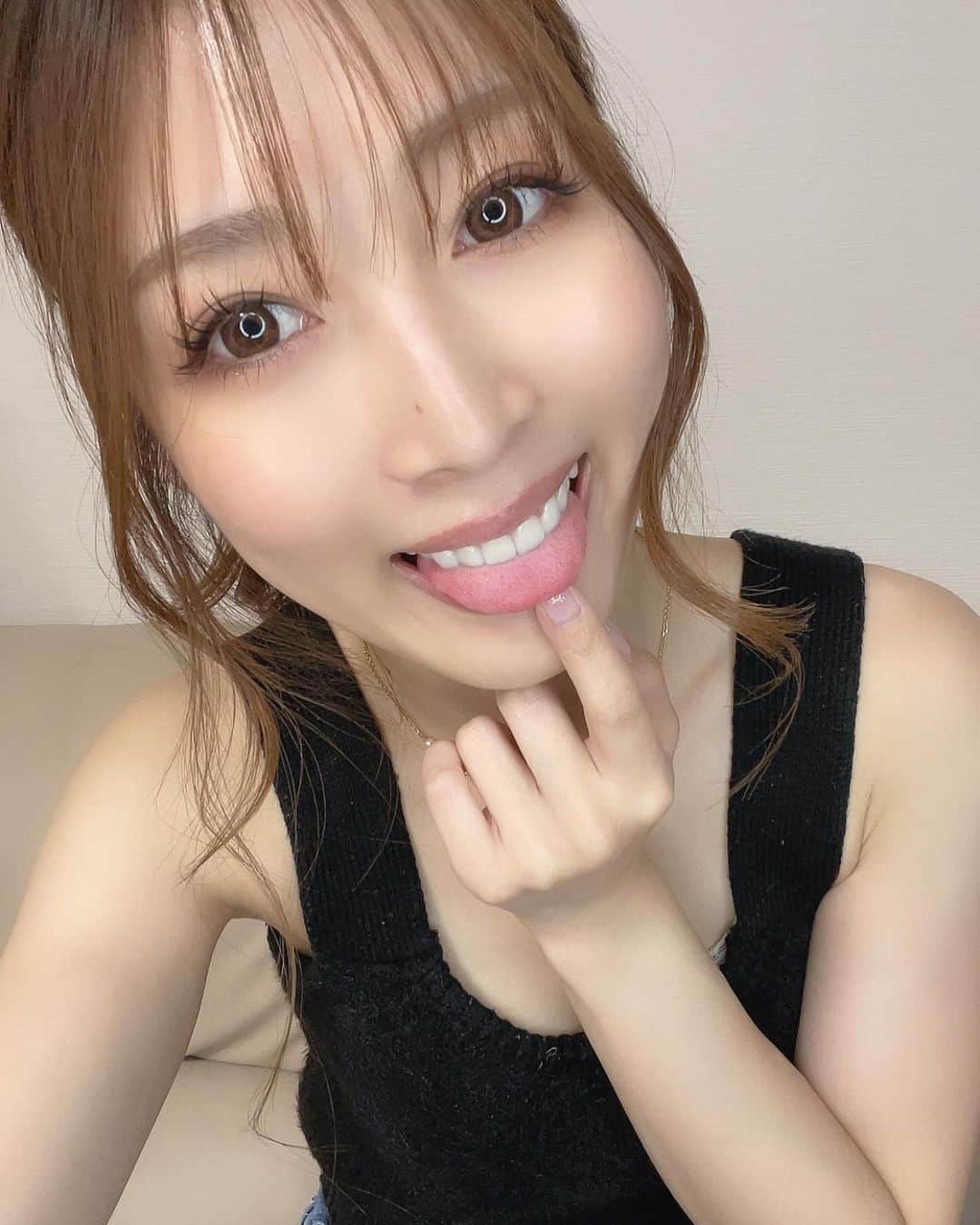 宇野栞菜（阿部栞菜）のインスタグラム：「おはよ\❤︎/  今日は大阪に会いに来てくれる方 気をつけてきてね💓」