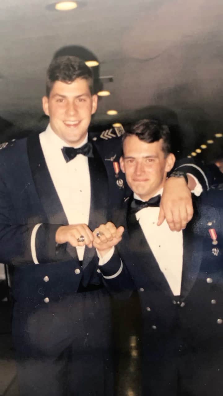 ワシントン・レッドスキンズのインスタグラム：「Coach Russ shares his story of service in honor of #SaluteToService month」