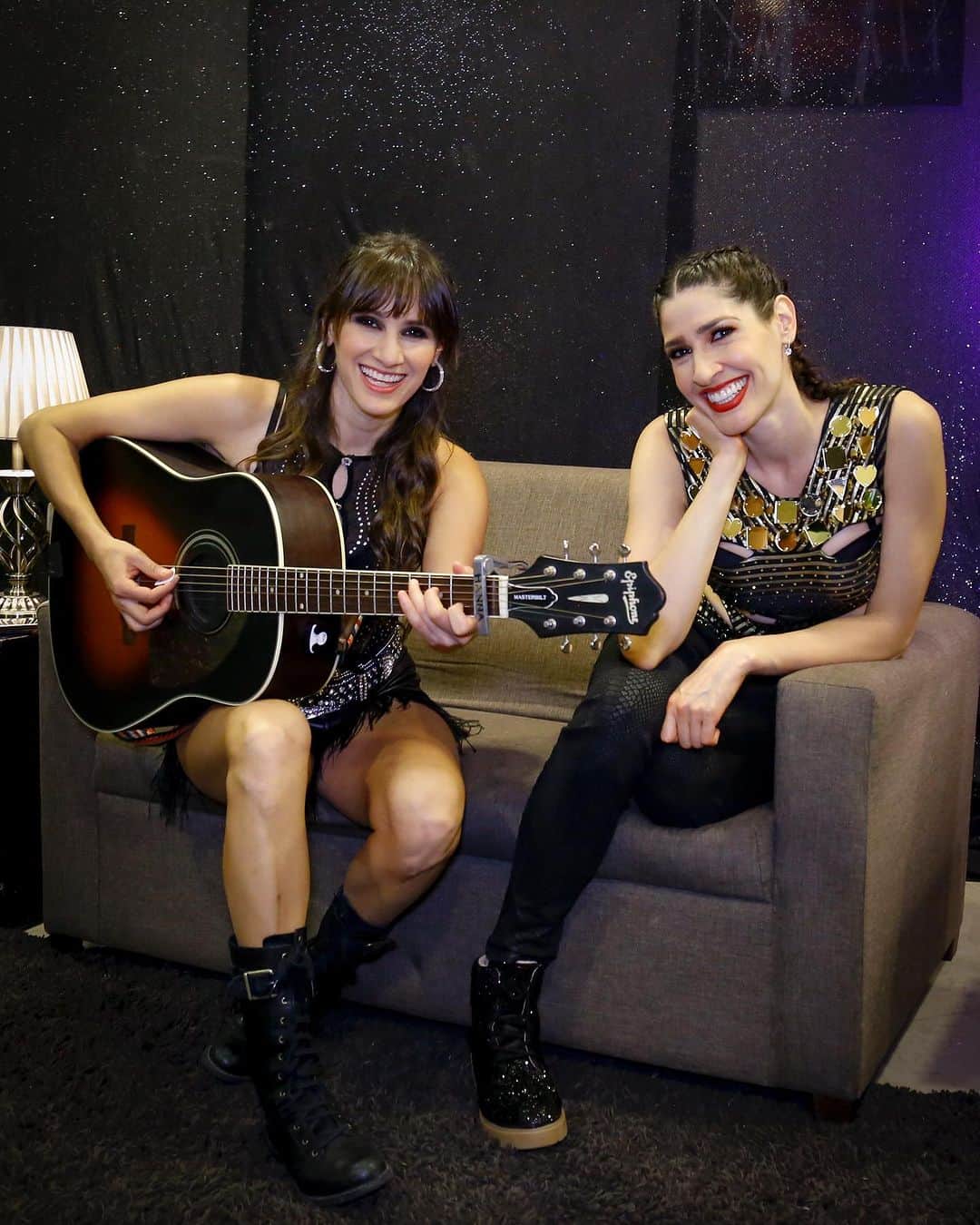 Ha-Ashのインスタグラム：「Mérida, gracias por dejarnos ir por segunda vuelta con la #GiraMiSalidaContigo 😍 Son lo máximo!!!! La pasamos bomba. ❤️😘 #SoldOut」