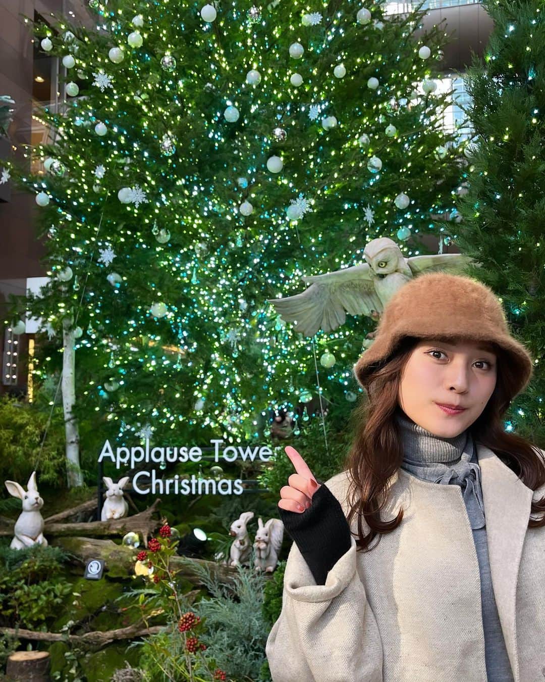 犬塚あさなさんのインスタグラム写真 - (犬塚あさなInstagram)「なんだかすごく高貴な人みたくなった😂笑 クリスマスすでにワクワク☺️♡  #クリスマスツリー #クリスマス」11月19日 8時26分 - wanchan_0319