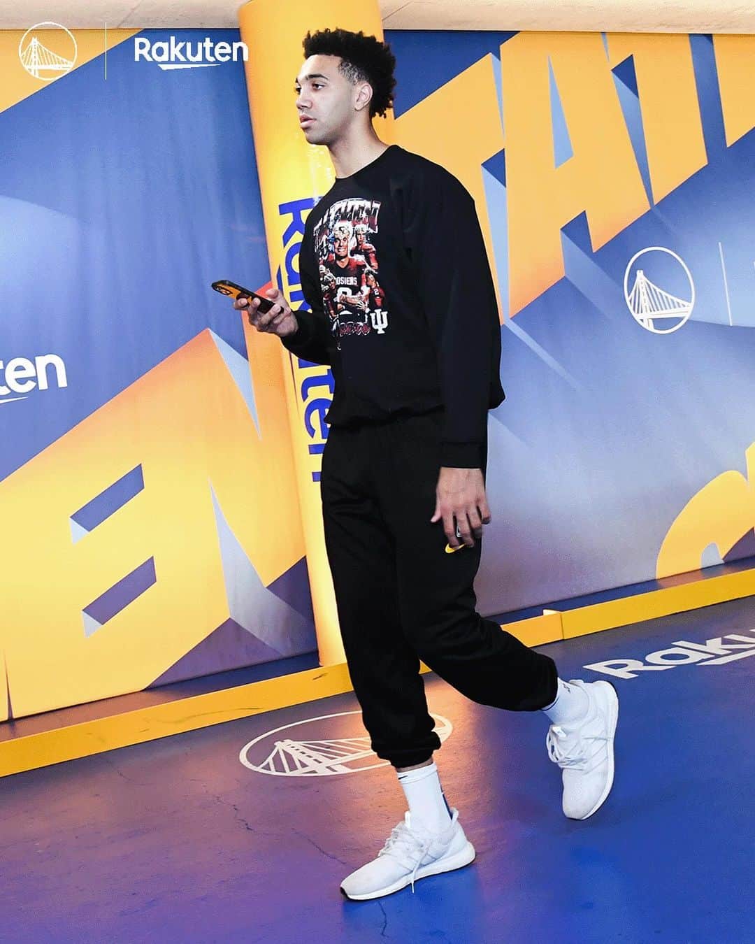 ゴールデンステート・ウォリアーズさんのインスタグラム写真 - (ゴールデンステート・ウォリアーズInstagram)「Greetings from Warriors Ground.  @rakuten || #DubNation」11月19日 8時28分 - warriors