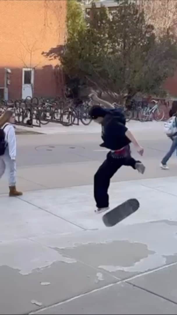 Hall Of Meatのインスタグラム：「The ancient art of seduction! A rocket-ass kickflip in front of the ladies is a classic mating ritual. 🚀 ❤️  Vid from @ferny04lopez」