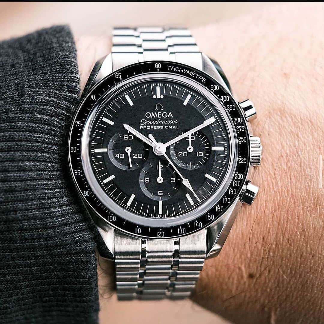 Daily Watchのインスタグラム：「The iconic Omega Speedmaster 🚀 This version is the first steel Moonwatch with calibre 3861 and a see-through caseback. Photo by @benjameshodges」