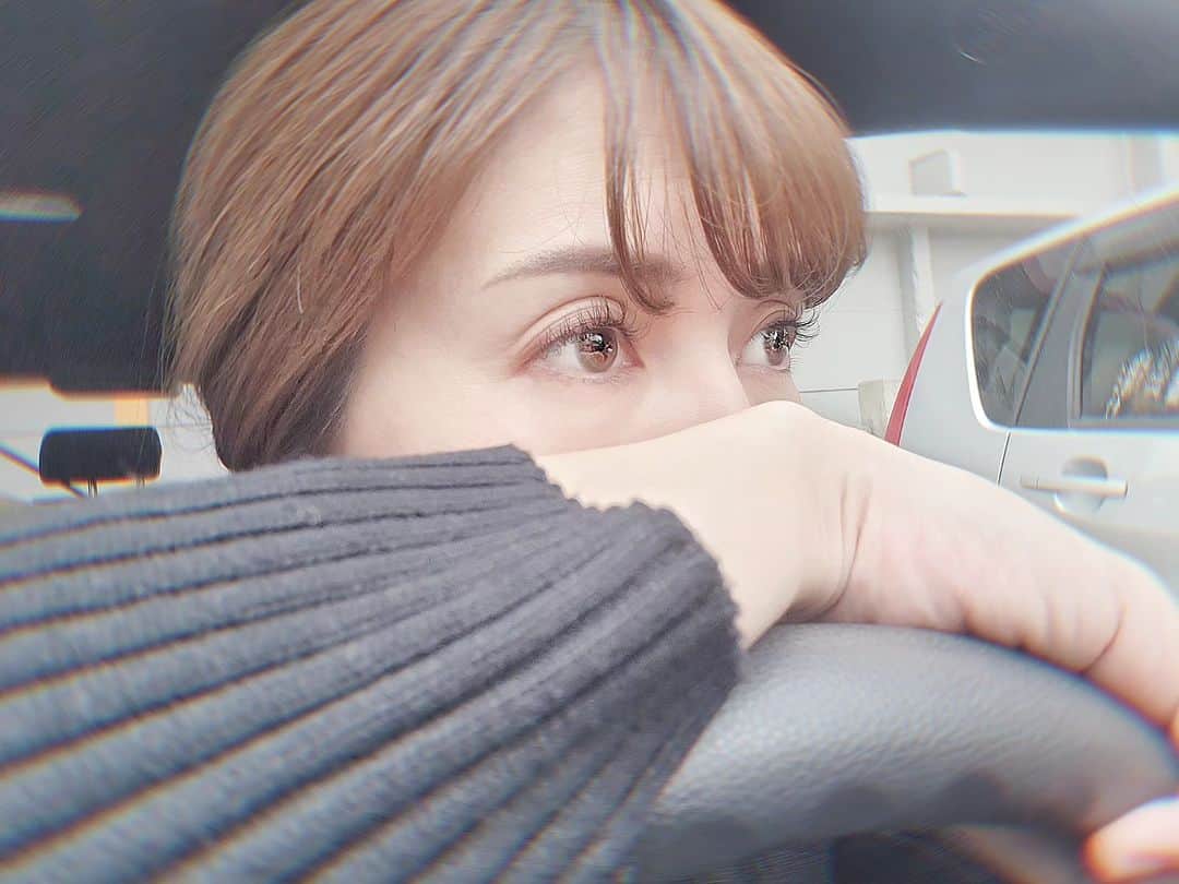 yuina.ushio ueharaさんのインスタグラム写真 - (yuina.ushio ueharaInstagram)「. 急遽時間ができたら駆け込む👀💕 @pinkdollhouse0405   今回は久しぶりに @aki_hashikawa にやってもらって 一生しゃべってた😂  しゃべってたのに早いし美しい✨  いつもありがとう❤️  デザインは覚えてないから お店に聞いてください😌  #pinkdollhouse #ピンクドールハウス #沖縄マツエク #まつげエクステ」11月19日 8時32分 - yuinaushio