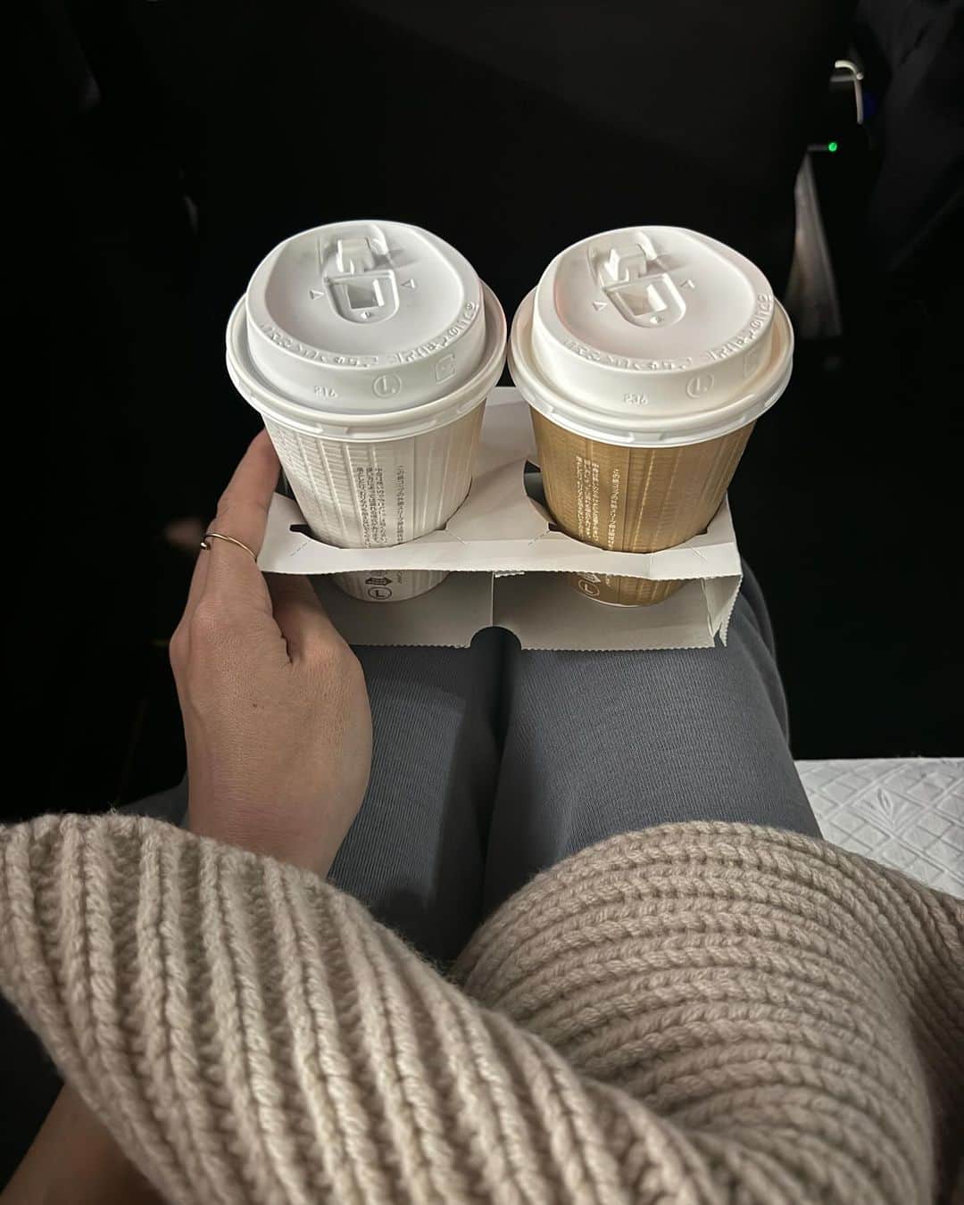 まつだみらいさんのインスタグラム写真 - (まつだみらいInstagram)「Autumn morning 🍂🫖🥐」11月19日 8時32分 - mira0911
