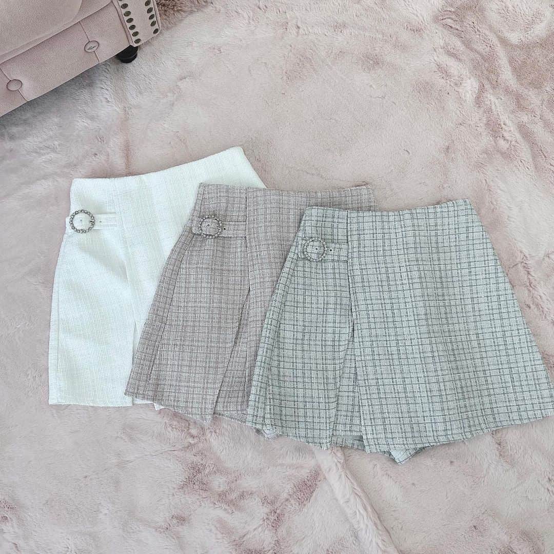 evelynのインスタグラム：「winter collection🐰♥︎ ㅤㅤㅤㅤㅤㅤㅤㅤㅤㅤㅤㅤㅤ Coming Soon new item ㅤㅤㅤㅤㅤㅤㅤㅤㅤㅤㅤㅤㅤ #ビジューツイードミニSK ¥7,400 【OW/PI/IGY】 ㅤㅤㅤㅤㅤㅤㅤㅤㅤㅤㅤㅤㅤ #evelyn #エブリン」