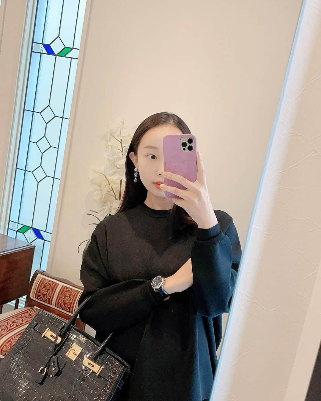 田中麻衣のインスタグラム：「tops.. @unitedarrows_official  bag.. @hermes  watch.. @alangesoehne  pierce.. @vancleefarpels   いよいよ臨月🤰」