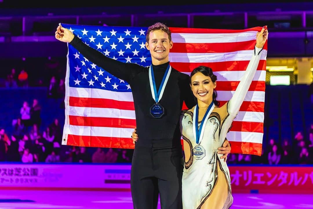 マディソン・チョックのインスタグラム：「📝 World Champions Chock/Bates 🇺🇸 dance off with sixth ISU Grand Prix gold  Read more here 👉 #LinkInBio   #GPFigure #FigureSkating」