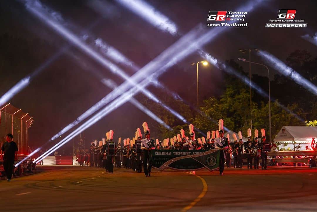 Toyota team thailandさんのインスタグラム写真 - (Toyota team thailandInstagram)「วันสุดท้าย เข้าชมฟรีตลอดงาน!!!  TGRTT x FROM CIRCUIT TO THE ROAD 🔥อุ่นเครื่องความมันส์ให้ร้อน กับโชว์สมรรถนะรถยนต์จาก TGRTT ที่นำประสบการณ์แข่งขันจากสนามแข่งมาร่วมพัฒนารถยนต์เพื่อการขับขี่บนท้องถนน  🔴พลาดไม่ได้ TOYOTA Gazoo Racing Motorsport สนามที่ 4 จ.เชียงใหม่ ในรูปแบบ Night Festival  18-19 พฤศจิกายน @สนามกีฬาสมโภชเชียงใหม่ 700 ปี ตั้งแต่ 12:00-21:00 น. 🌃ให้ชาวเชียงใหม่ได้สัมผัสประสบการณ์สุดมันส์แสงสีจัดเต็ม นักแข่งดาราเซเลปตบเท้าเข้าร่วมงานอย่างมากมาย พบ มิย่า ทองเจือ และปังปอนด์ อัครวุฒิพร้อมด้วย เซย่า ทองเจือ, วอร์ วนรัตน์, แจ็คแฟนฉัน, คริส พีรวัส และ พลอยชมพู ‎‍👨‍👦⭐ 🚗 การันตีความมันส์กับรถแข่งกว่า 60 คัน กับทั้ง 4 รุ่นการแข่งขัน Yaris Ativ Lady One Make Race, Yaris One Make Race, Hilux Revo One Make Race, Corolla Altis GR Sport One Make Race พร้อมเชียร์นักแข่งคนดัง มะปราง อลิสา, กอล์ฟ สุรัมภา, โรเตอร์ ทองเจือ และอีกเพียบๆๆ  🚗โชว์เพียบ!!! ทั้ง Super Car จากทีมใหญ่แชมป์โลก TOYOTA Gazoo Racing team Thailand ทั้งรถ Driftมันส์ๆ จากนักดริฟต์มือโปร พร้อมเทคโนโลยีรถยนต์กับการพัฒนาบนเส้นทางของความเป็นกลางทางคาร์บอน  🚴 CNX Cycling Festival มหกรรมงานปั่นจักรยาน ส่งเสริมการท่องเที่ยว กับการแข่งขันในสนามแข่งรถรูปแบบ Critrium Experience  📺รับชมผ่าน Live Streaming Facebook / YouTube: Toyota Gazoo Racing Motorsport Thailand และติดตามช่องทางใหม่ TikTok: TGR.Thailand」11月19日 9時35分 - toyotagazooracingteamthailand