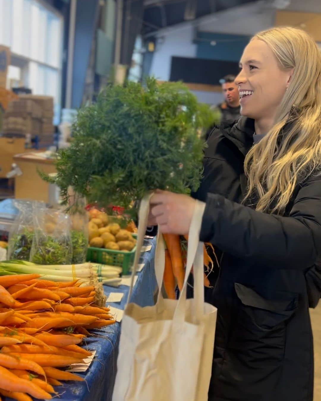 エリー・ブラックのインスタグラム：「Ready to do some meal prep this week! What should I make? Must include carrots haha! 🥕  #Foodie #MealPrep #Nutrition」