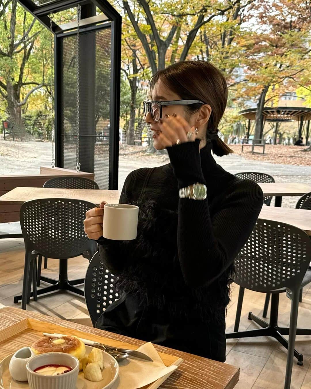 青野未来 / MikuAonoさんのインスタグラム写真 - (青野未来 / MikuAonoInstagram)「. . 🥞🍴  すっかり秋🍂 通り越して冬⛄️  @amely__official のモフモフキャミ着た日🖤 . . #PR#amely#エミリー」11月19日 9時55分 - miiikunkun