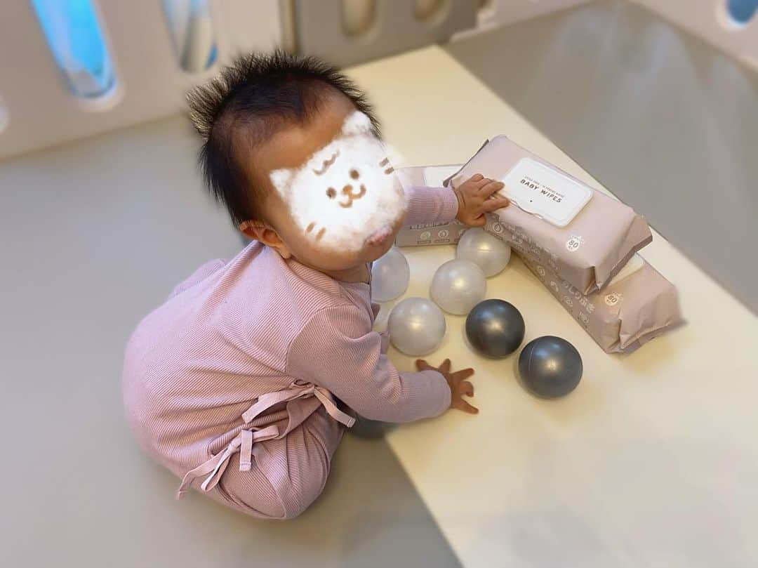 阿川麻美さんのインスタグラム写真 - (阿川麻美Instagram)「超超超厚手のAIRFRICおしりふき👶  一般的なおしりふきより 約55％も厚みがあるの❣️ 水分たっぷりで 厚みがあると擦らずに優しく拭けるのよ👍  無添加なので 赤ちゃんのお肌にも安心💓  パッケージもくすみカラーでおしゃれ😆✨  PR @airfric_official #おしりふき #超厚手 #無添加 #大判 #蓋付き #育児 #掃除 #airfric」11月19日 10時00分 - asamichi922