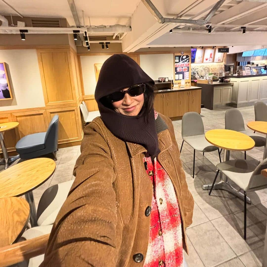 亘つぐみのインスタグラム：「기분 촣아😎   Balaclava @timelesswomen_official」